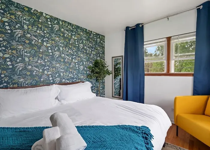 Executive Retreat - 2 Parking Spaces, Sleeps 4! Apartment