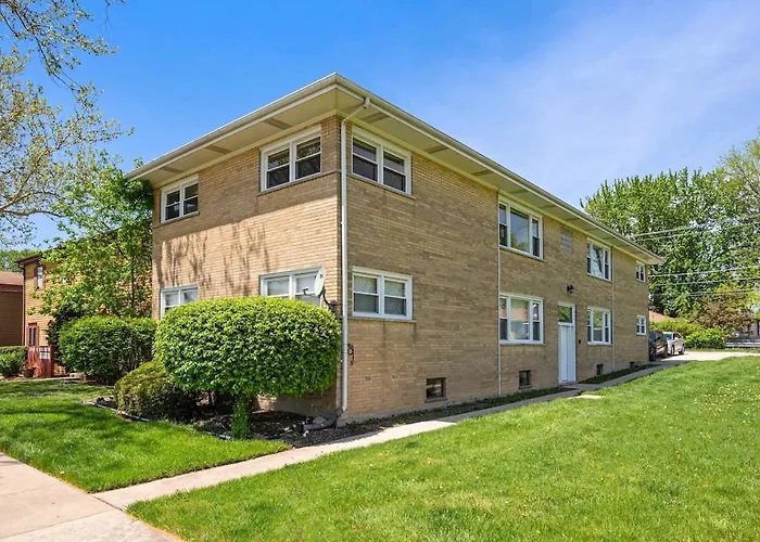 Executive Retreat - 2 Parking Spaces, Sleeps 4! * Westmont