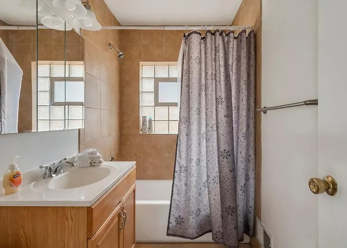 Executive Retreat - 2 Parking Spaces, Sleeps 4! Apartment
